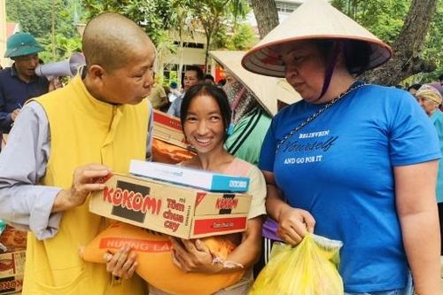 Ấm tình dân tộc, vẹn nghĩa đồng bào
