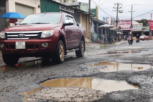 Bảo Lâm: Nhiều hố sâu xuất hiện trên tuyến đường qua trung tâm xã Lộc An