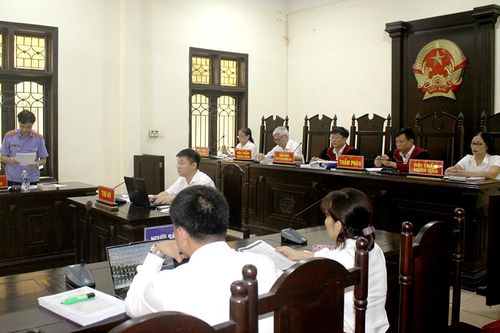 Lĩnh án 18 năm tù vì nhận hối lộ
