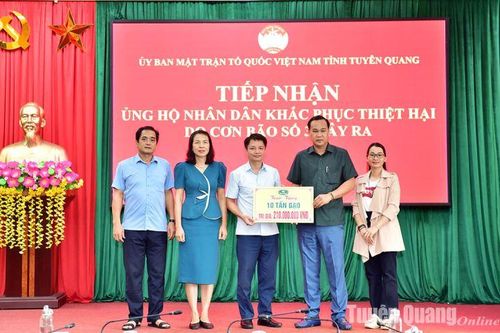 Ủy ban MTTQ tiếp nhận 10 tấn gạo hỗ trợ đồng bào huyện Chiêm Hóa bị ảnh hưởng cơn bão số 3