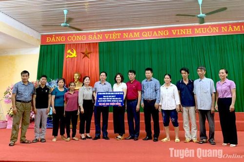 400 triệu đồng hỗ trợ làm nhà cho hộ bị thiệt hại bởi cơn bão số 3 tại huyện Na Hang