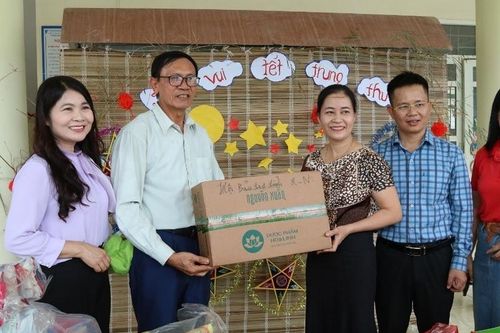 Hội Nhà báo tỉnh Quảng Ninh trợ giúp nạn nhân bão số 3
