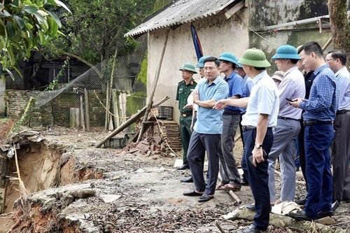 Vĩnh Phúc: Khắc phục khẩn cấp tình trạng sạt lở bờ sông tại xã Bạch Lưu