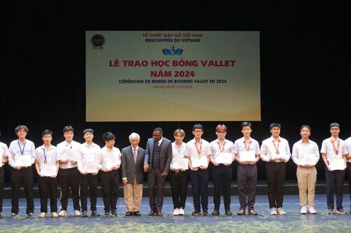 Trao 457 suất học bổng Vallet cho học sinh các tỉnh phía Bắc