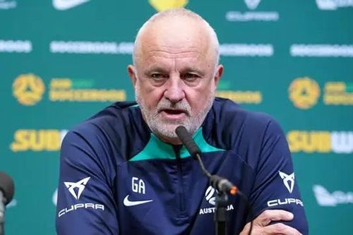 Ông Graham Arnold từ chức huấn luyện viên trưởng Australia