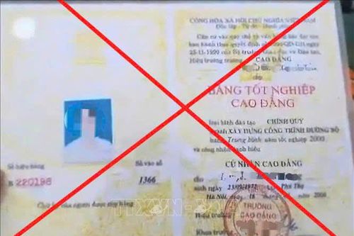 Triệt phá đường dây làm tài liệu giả từ nước ngoài