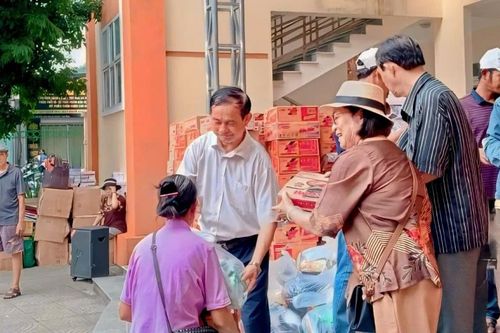 Tặng 600 suất quà cho người dân bị ảnh hưởng cơn bão số 3 tại Hà Quảng