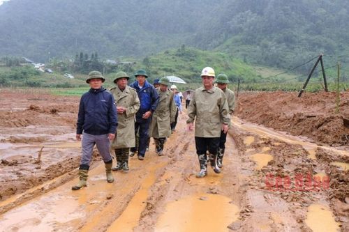 Bộ trưởng Bộ Nông nghiệp và Phát triển nông thôn Lê Minh Hoan kiểm tra công tác khắc phục hậu quả thiên tai trên địa bàn tỉnh