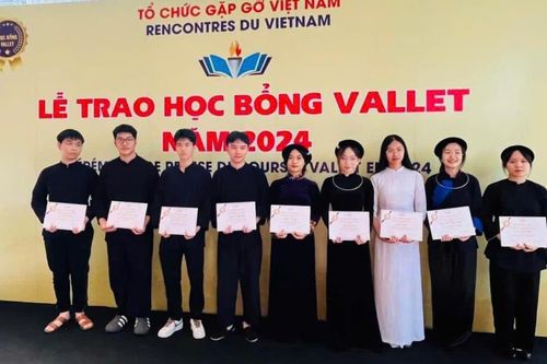 15 học sinh Cao Bằng được nhận học bổng Vallet năm 2024