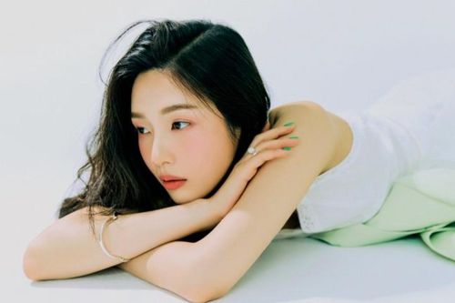 Sao Hàn 22/9: Rộ tin Joy rời SM, Park Bom đến Việt Nam