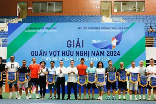 Sôi động Giải Quần vợt hữu nghị 2024