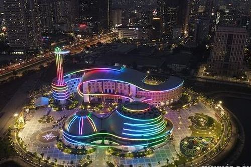 Cung Thiếu nhi Hà Nội lung linh sắc màu trong đêm