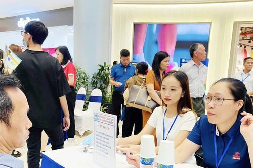 Lao động trung niên khó tìm việc làm