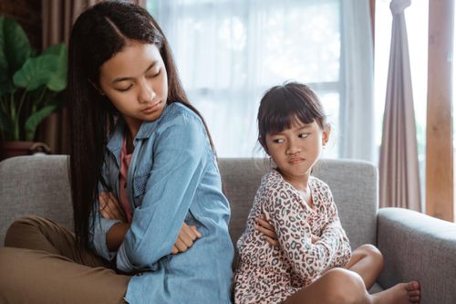 6 cách ngăn trẻ đánh nhau với anh chị em