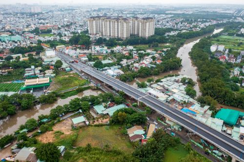 Cầu hơn 700 tỷ đồng ở khu Đông TP.HCM trước ngày thông xe