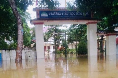 Học sinh Nghệ An, Hà Tĩnh tiếp tục nghỉ học vì mưa lũ