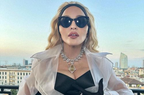 Kim cương khổng lồ 100 carat 'nặng cổ' Madonna