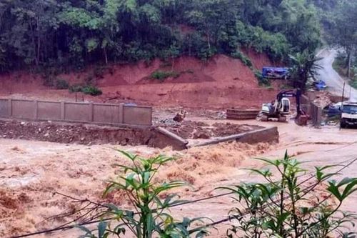 Thanh Hóa sơ tán khẩn cấp hàng chục hộ dân xã biên giới do mưa lũ