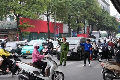 Nhân rộng mô hình 'Con đường màu xanh' tại quận Cầu Giấy