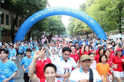 Gần 3.500 vận động viên tham dự Giải chạy Báo Hànôịmới mở rộng lần thứ 49