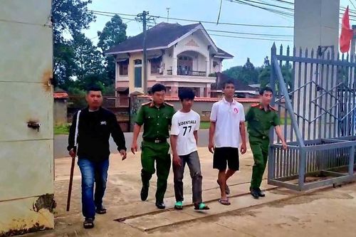 Đắk Lắk: 2 cậu cháu chém trọng thương người khác vì ghen tuông