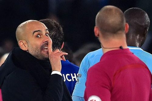 Pep Guardiola thú nhận điều đặc biệt về trọng tài sau khi Man City suýt thua Arsenal
