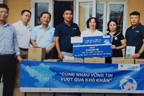 De Heus: Chia sẻ và hỗ trợ bà con vùng lũ lụt