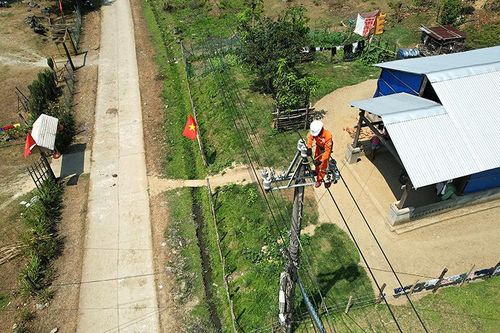 Kéo điện lưới đến vùng sâu, vùng xa