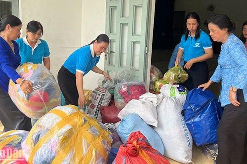 Thiết thực ủng hộ đồng bào vùng bão, lũ