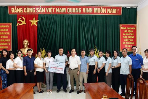 Trao hỗ trợ cho các trường học trên địa bàn huyện Yên Sơn và thành phố Tuyên Quang bị thiệt hại do bão số 3