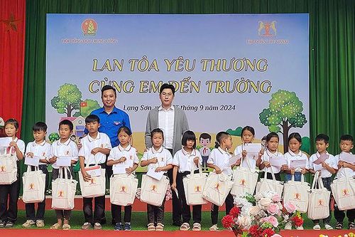 'Lan tỏa yêu thương - Cùng em đến trường'