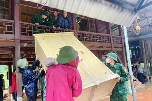 Đoàn Kinh tế - Quốc phòng 5 (Quân khu 4): Phối hợp di dời 50 hộ dân huyện miền núi Thanh Hóa đến nơi an toàn