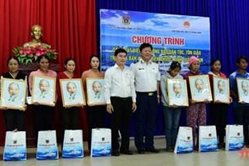 Vùng Cảnh sát biển 2 đồng hành cùng đồng bào dân tộc, tôn giáo