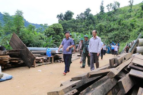 Lãnh đạo tỉnh Quảng Nam kiểm tra, chỉ đạo công tác ứng phó, khắc phục sạt lở