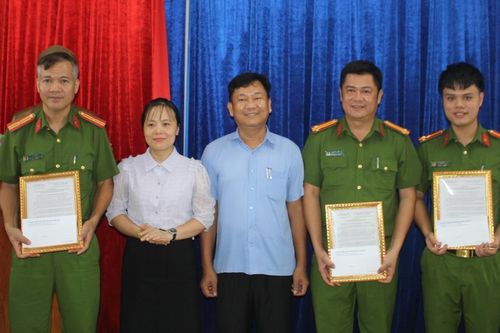 Truy xét nóng thủ phạm trộm cắp tài sản tại Đài tưởng niệm Liệt sỹ Hòa Vang, CAP Hòa Thọ Tây nhận khen thưởng đột xuất