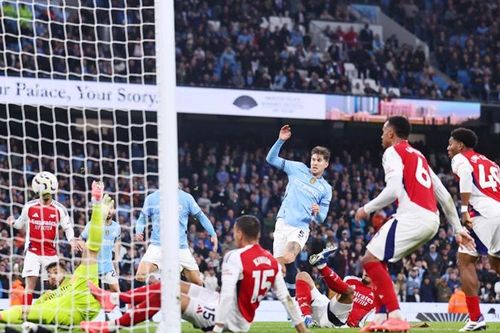 John Stones hé lộ cách Guardiola hóa giải 'chiến thuật hắc ám' của Arsenal