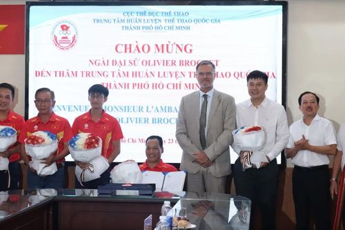 Đại sứ Pháp tại Việt Nam đến thăm Trung tâm HLTTQG TPHCM