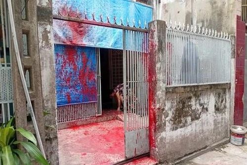 Bắt chủ mưu thuê người tạt sơn nhà 'con nợ'