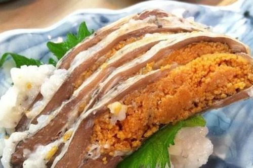 Món 'sushi lên men' bốc mùi khó tả gây tò mò ở Nhật Bản