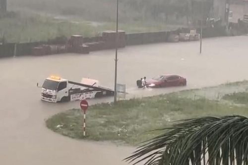 Nghệ An: Mưa lớn, nhiều tuyến đường ngập sâu, học sinh được nghỉ học