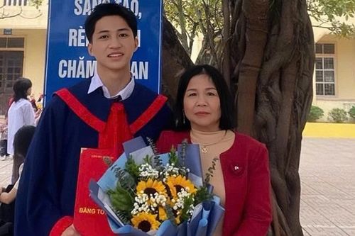 'Cú quay xe' phút cuối của thủ khoa đầu vào ngành Luật
