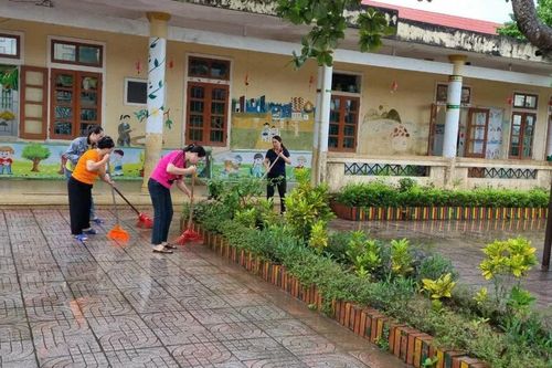 Nhiều trường miền núi Hà Tĩnh tiếp tục cho học sinh nghỉ học do mưa lớn