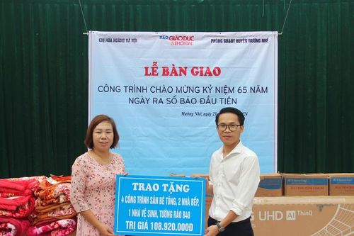 Trao tặng hơn 200 triệu đồng tiếp sức giáo dục vùng biên Mường Nhé