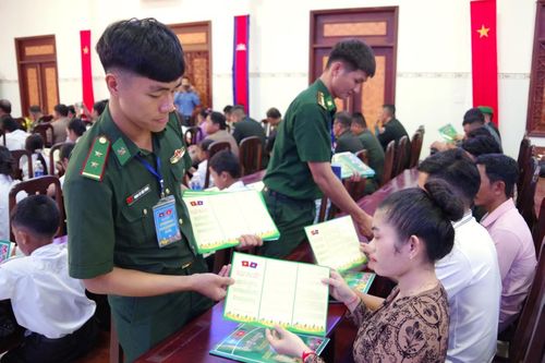 Nâng cao nhận thức pháp luật cho nhân dân biên giới