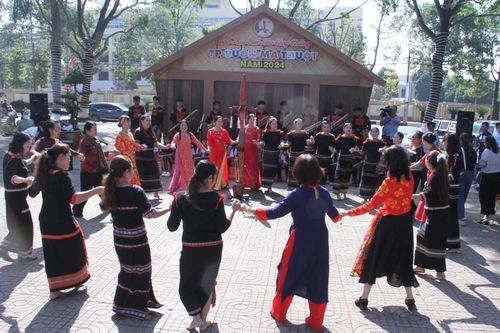 Để 'vốn quý' của buôn làng thành tài nguyên phát triển du lịch