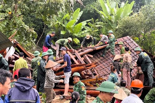BĐBP Nghệ An hỗ trợ nhân dân khắc phục hậu quả mưa lũ