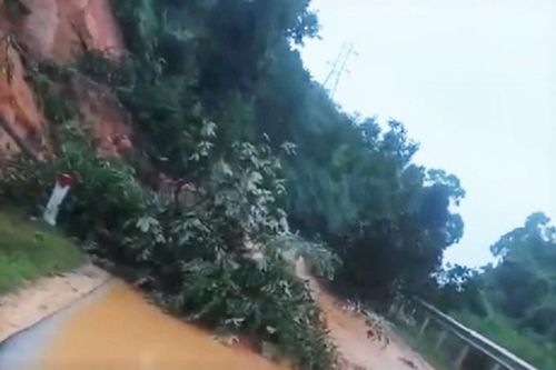 Sạt lở nghiêm trọng đường đi Cửa khẩu quốc tế Cầu Treo