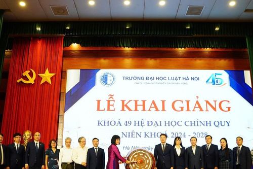 Trường Đại học Luật Hà Nội: Khai giảng khóa 49 hệ Đại học chính quy