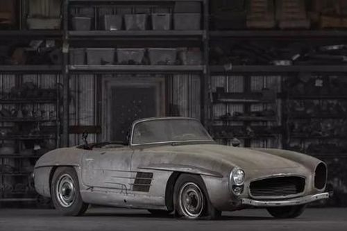 Xế cổ Mercedes 300SL hư hỏng nặng được đấu giá cao bất ngờ