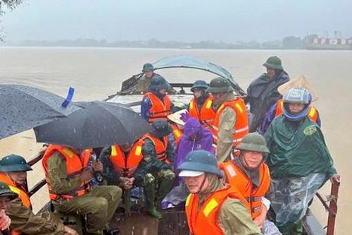 Nước sông Lam dâng cao, 'ốc đảo' Hồng Lam ngập sâu nửa mét